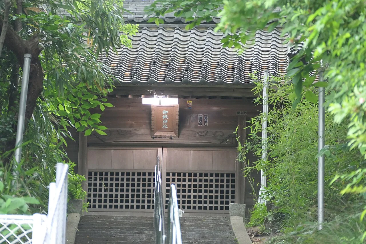 竹島の八百富神社